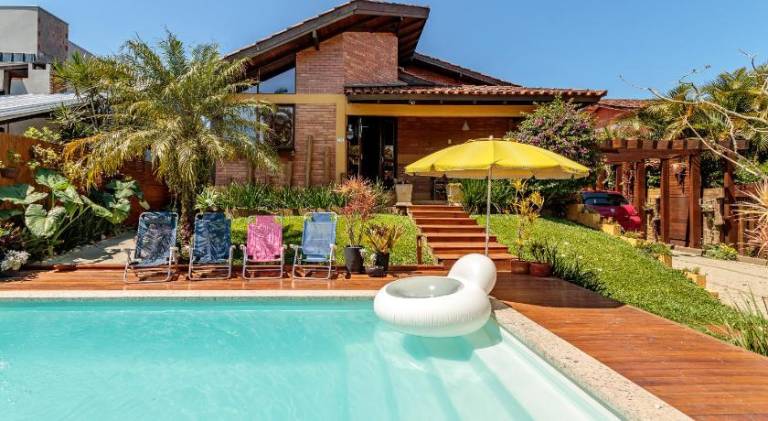 Nice house with pool | Beach nearby | Dogs allowed in Florianópolis
