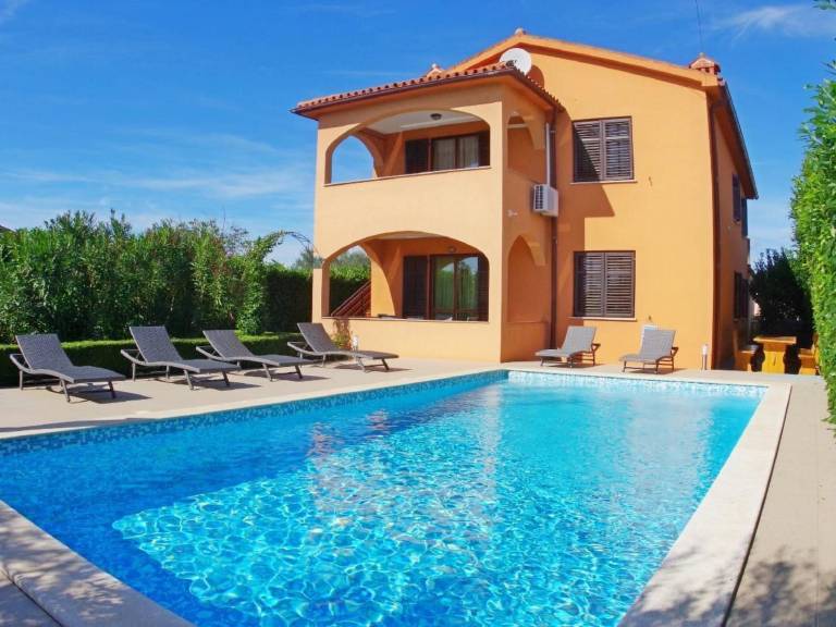 Mit privatem Pool und Garten — photo 2
