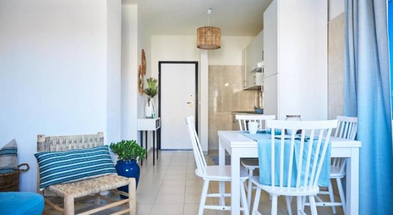 Charming serviced apartment with terrace | Close to the beach | Pet-friendly in Golfo Aranci