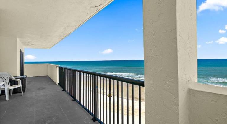 Sandpoint Beachfront Condo — photo 4