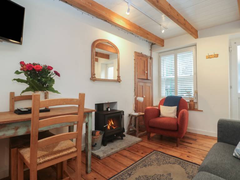 Cottage with yard | Beach view — photo 4