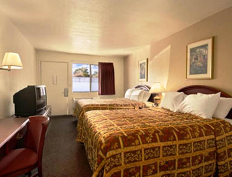 Park Avenue Inn and Suites — photo 2