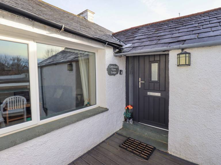 Family-oriented cottage with yard | Beach view | Dogs allowed — photo 2