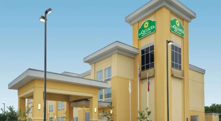 La Quinta Inn & Suites by Wyndham Karnes City - Kenedy — photo 2