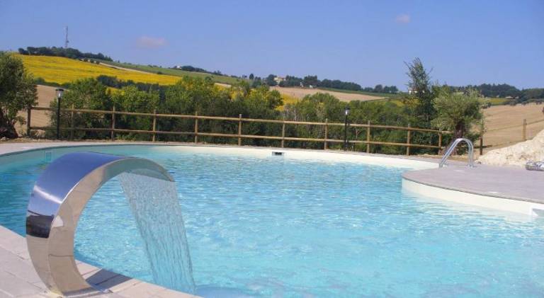 Holiday apartment with terrace, garden & private pool | Pet-friendly in Senigallia