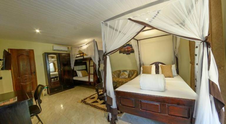 2 Friends Guest house — photo 2