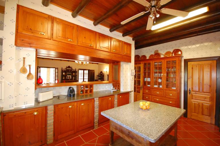 Fully equipped villa with terrace, barbecue & hot tub | Pool view | Pets are welcome — photo 3