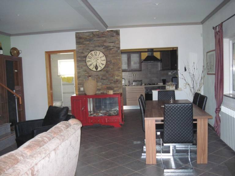 Vacation home with barbeque, private pool & garden | Beach view — photo 3