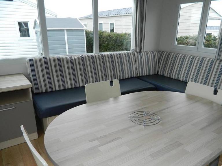 Family-oriented wonderful mobile home with heated pool & patio | Next to the beach | Pet-friendly — photo 5