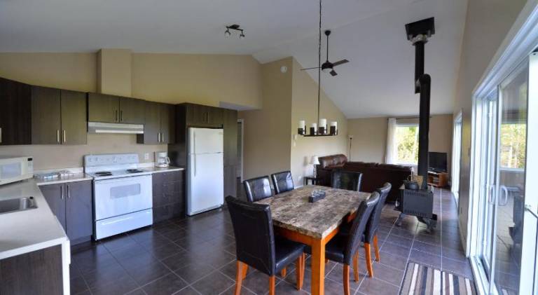Chalet with garden, patio & barbeque | Pet-friendly — photo 2