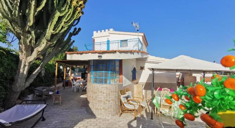 Villa with 3 rooms for 8 persons in Syracuse