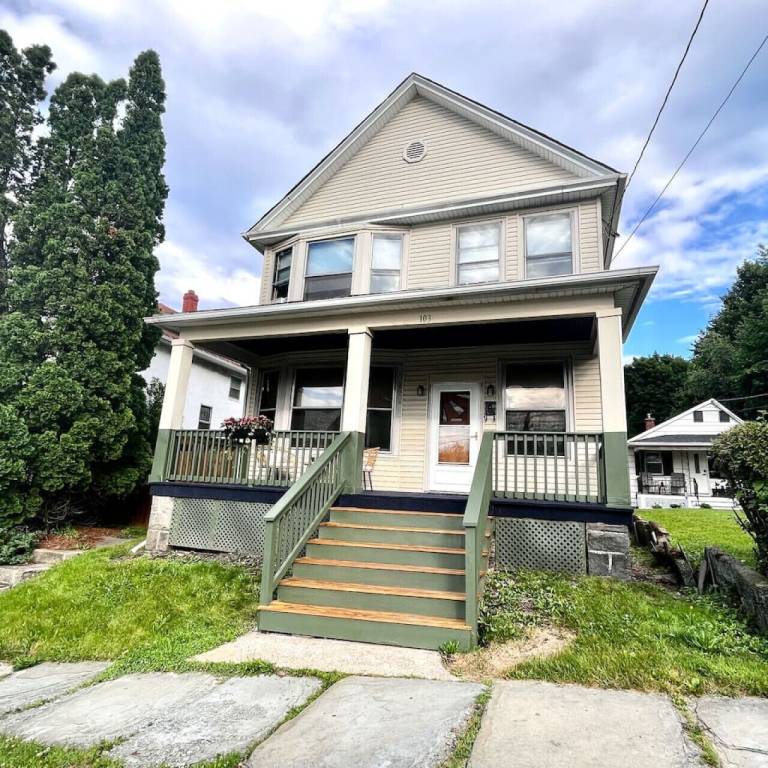 House  Roaring Brook Township
