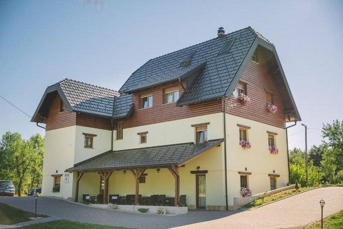 kuća  Novo Selo Koreničko