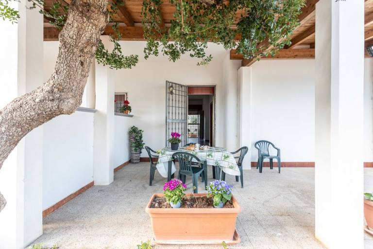Villa with barbeque & garden | Garden view — photo 5