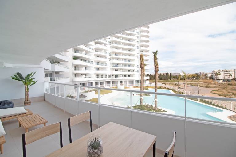 Holiday apartment with yard, terrace & pool in València