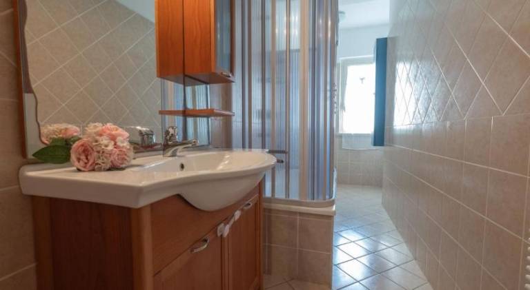 Apartment with 2 rooms for 5 persons — photo 2