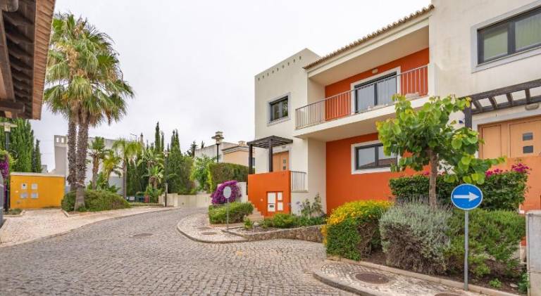 Villa with barbeque, pool & garden — photo 5