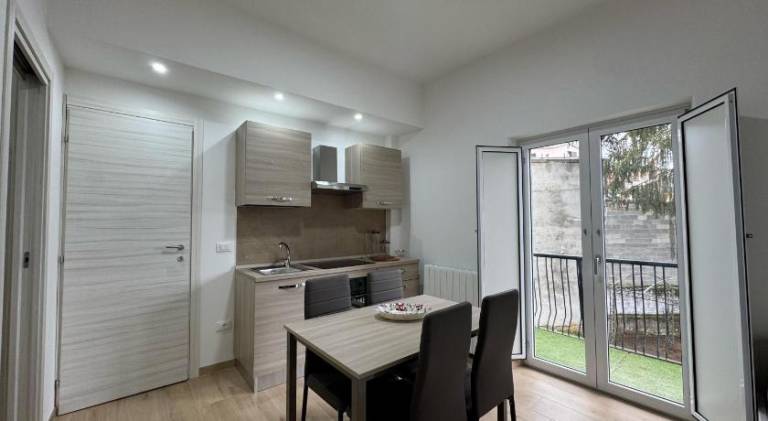 Rental apartment with hot tub, sauna & yard — photo 2