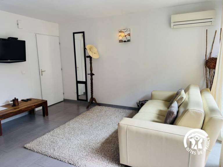 Fully equipped beautiful gite with private pool, terrace & yard | Dogs allowed — photo 4