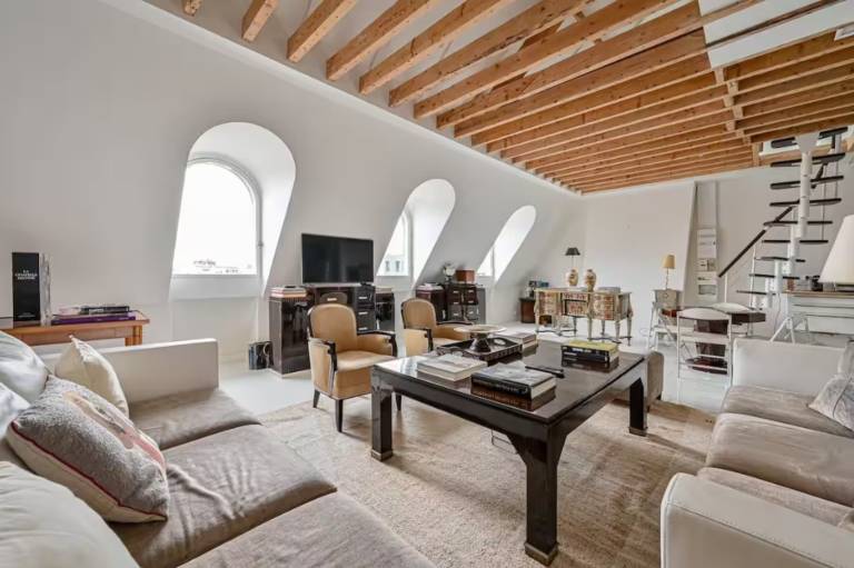 Rental apartment with fast internet | Near Arc de Triomphe | City view | Perfect for remote work in Puteaux