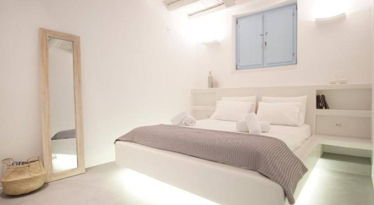 Holiday apartment with yard & terrace in Naxos