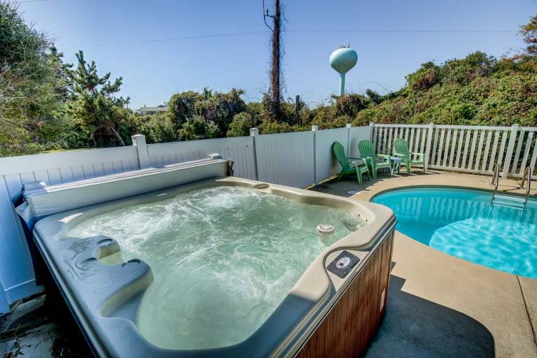 Pelican's Paradise 150 ft from the beach Private Pool, Hot Tub Nags Head — photo 4