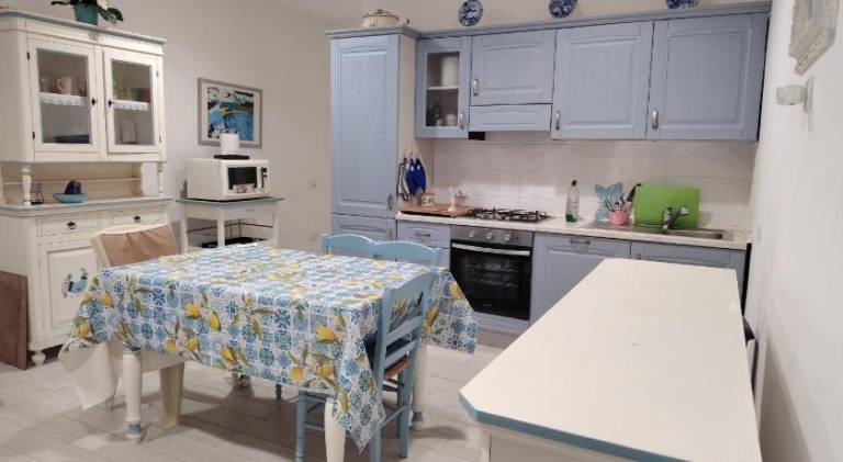 Rental apartment with terrace, barbecue & yard — photo 5
