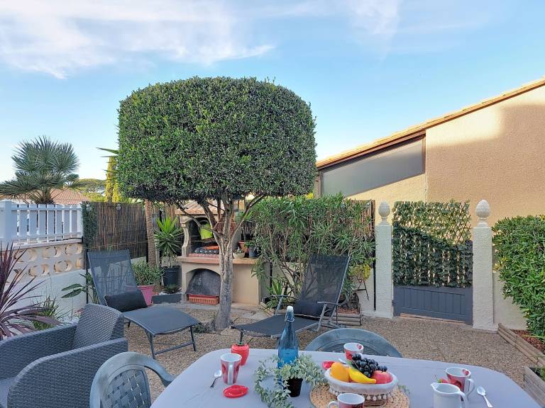 Vacation home with grill & terrace — photo 3