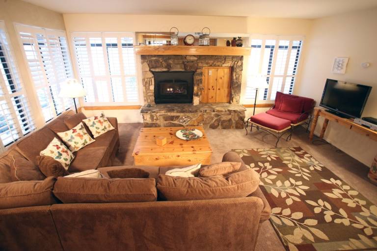Child-friendly spacious condo with sauna, hot tub & pool | Mountain view | Next to the ski | Pets are welcome — photo 3