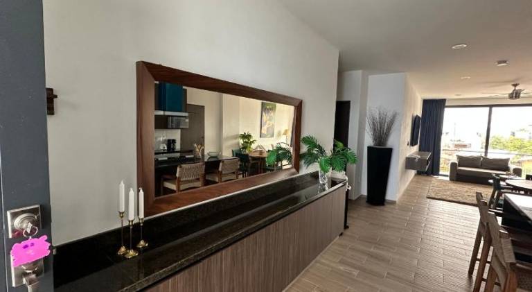 Serviced apartment with private pool, yard & terrace — photo 3