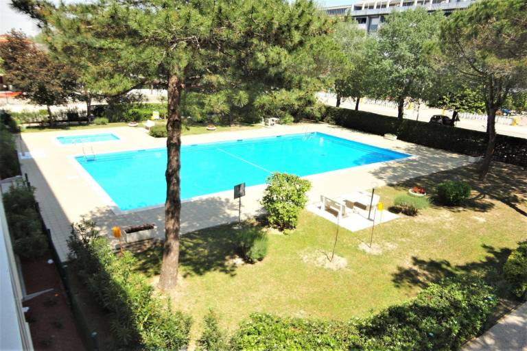 Lovely holiday apartment with pool, yard & terrace | Beach nearby | Pets allowed — photo 5