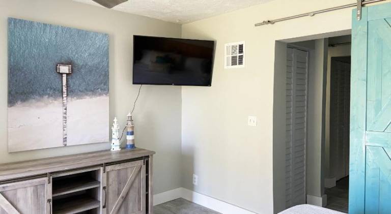Charming house | Suitable for remote work | Pet-friendly in Daytona Beach Shores, FL