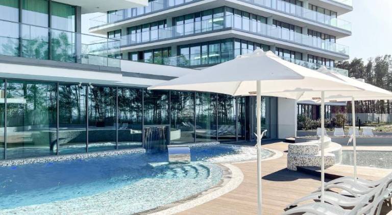 Charming rental apartment with pool & hot tub | Beach nearby | Pet-friendly in Miedzyzdroje