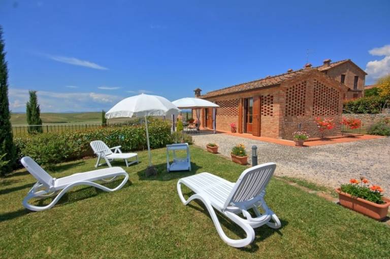 Villa with private pool & yard — photo 5
