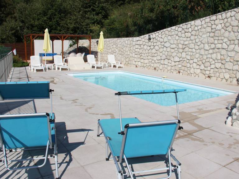 Fully equipped vacation home with yard, private pool & terrace | Dogs allowed — photo 4