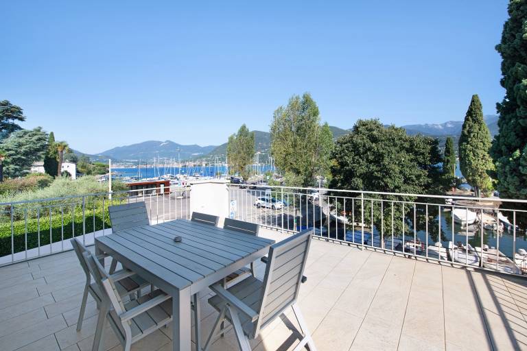 Fully equipped holiday apartment with patio & fast internet | Lake view | Close to the beach | Pets are welcome — photo 3