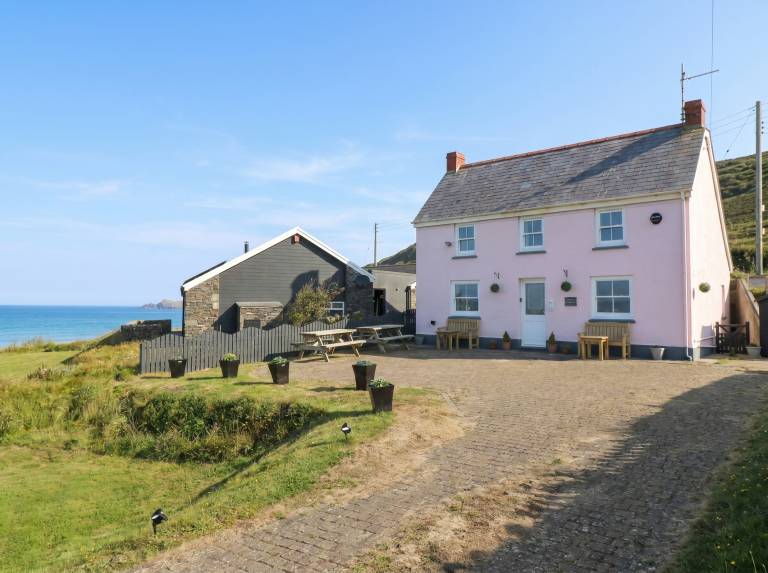 Cottage Solva