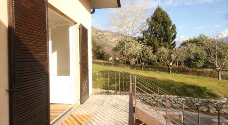 Apartment with yard, patio & grill — photo 4