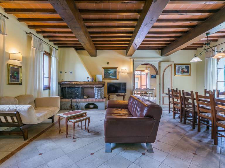 Vacation home with barbecue, yard & private pool — photo 4