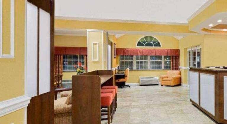 Microtel Inn & Suites by Wyndham Princeton — photo 4
