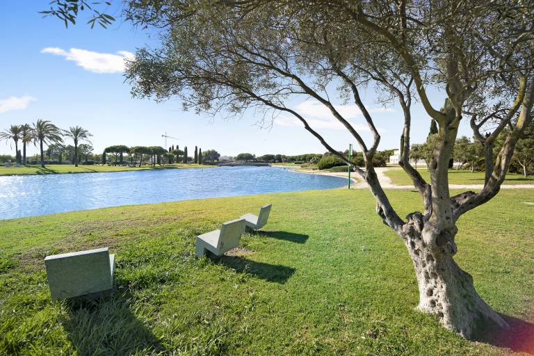 Cozy Holiday Home "Casa Costa Ballena Dahlia" near the Beach with Wi-Fi, Pool in Rota