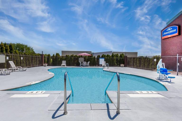 Howard Johnson by Wyndham Evansville East — photo 3
