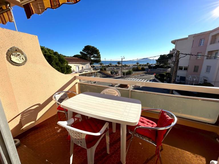 Holiday apartment with 3 rooms for 6 persons — photo 2