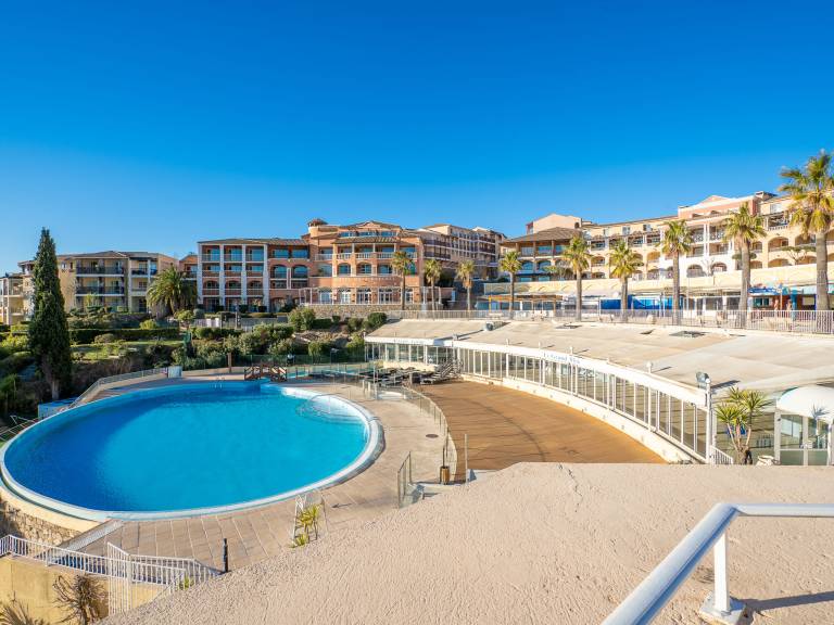 Children-friendly apartment with patio, pool & yard | Sea view | Pet-friendly — photo 3