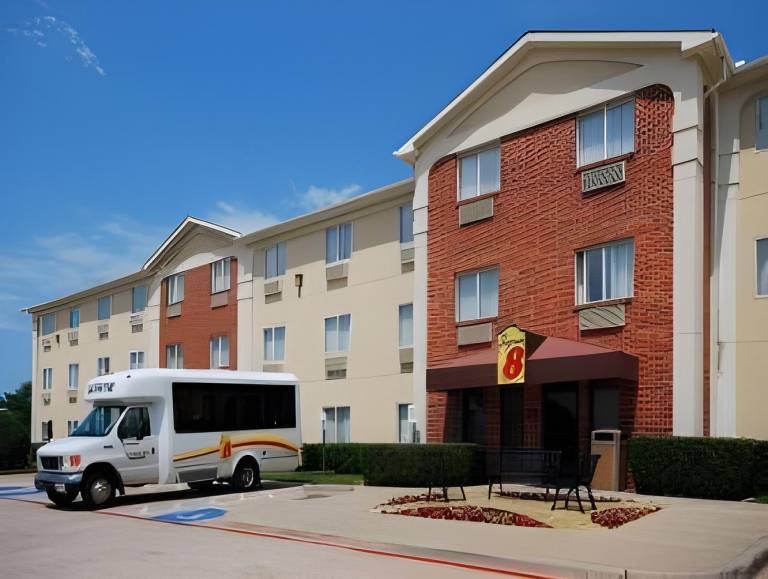 Super 8 By Wyndham Grapevine/Dfw Airport Northwest in Grapevine, TX