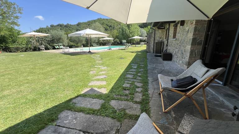 Family-friendly nice villa with barbecue, pool & yard | River view | Dogs allowed — photo 4