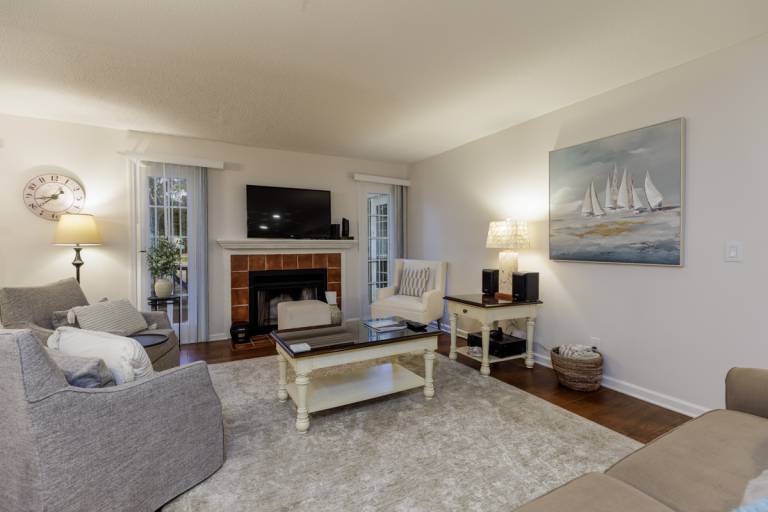 246 Evian Villas: Beautiful 2 Bedroom, Free Bikes, Pool, Tennis, Pet Friendly — photo 4