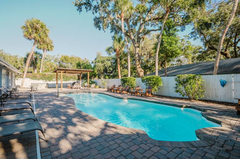 Family-friendly nice vacation home with hot tub, barbecue & private pool | Beach nearby | Suitable for remote work | Pets are welcome in Hilton Head Island, SC