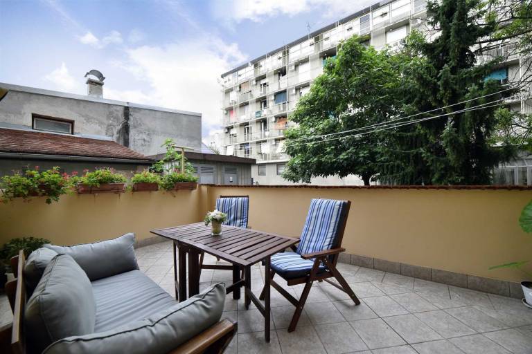 City center luxury spa apartment with parking — photo 5