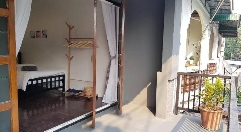 Vacation home with terrace & garden | Next to Wat Suan Dok | Perfect for remote work | Pets allowed — photo 3